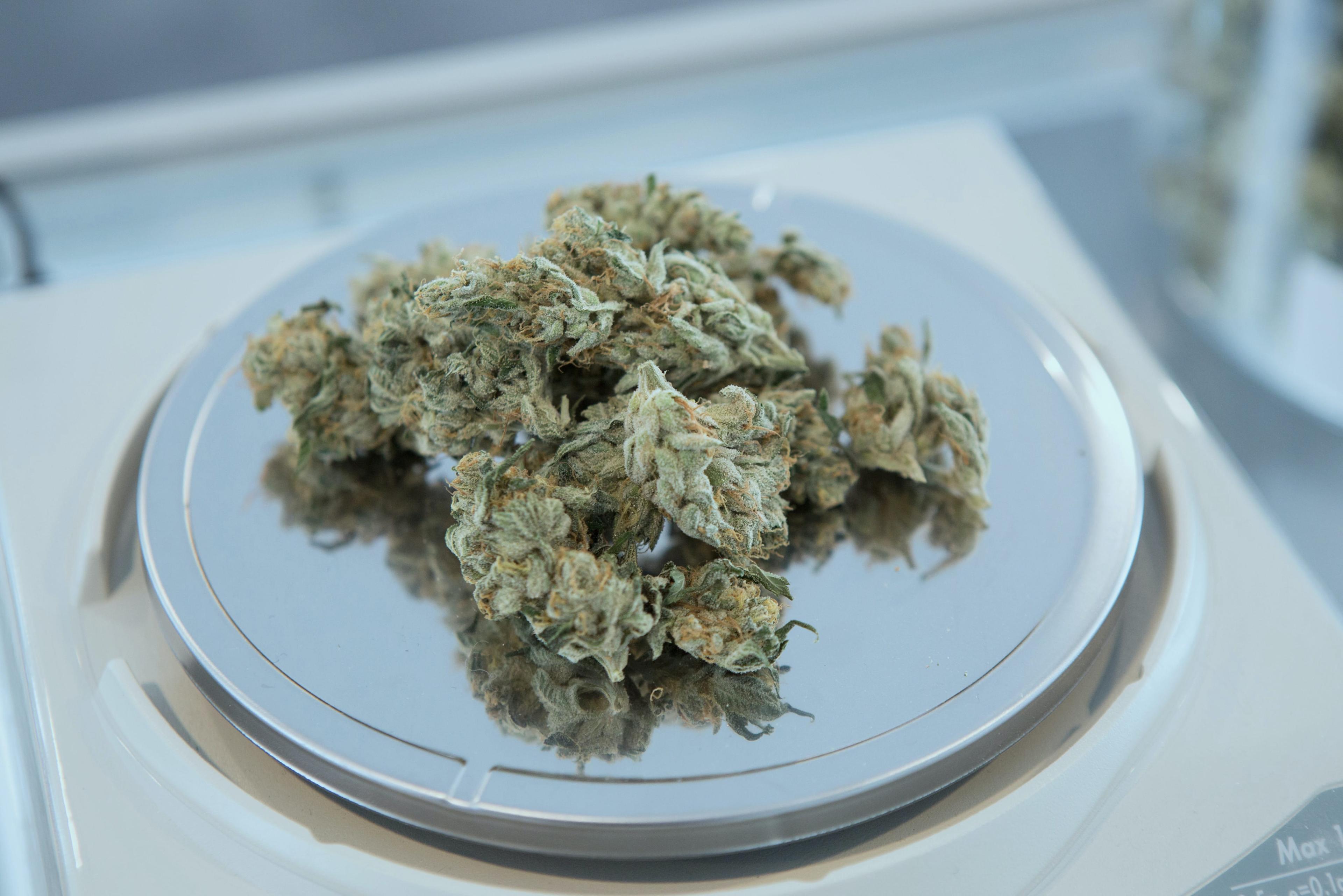 Why Buying Marijuana Products Online Has Become So Much Popular?
